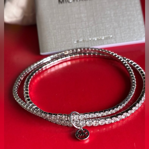 MICHAEL KORS Bracelet and Earrings Set. - Picture 15 of 16